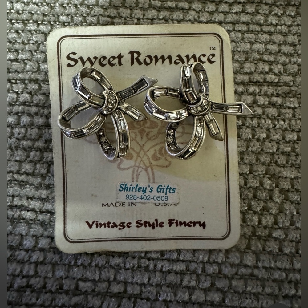 BNWT Sweet Romance Crystal Bow Silvertone Stud Earrings